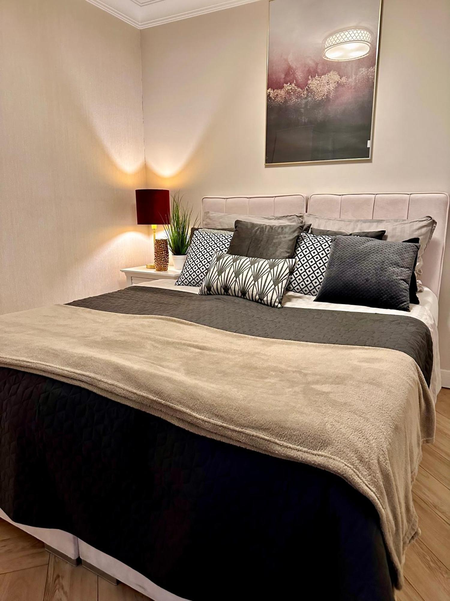 Apartamenty Kielce- Apartament Saphire Przy Zalew Kielecki, Faktura, Parking, Centrum エクステリア 写真